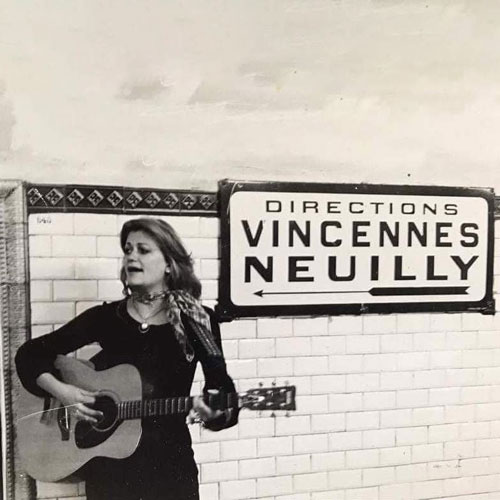 Sanci-Bell-Singing-and-Playing-Guitar-In-Train-Station